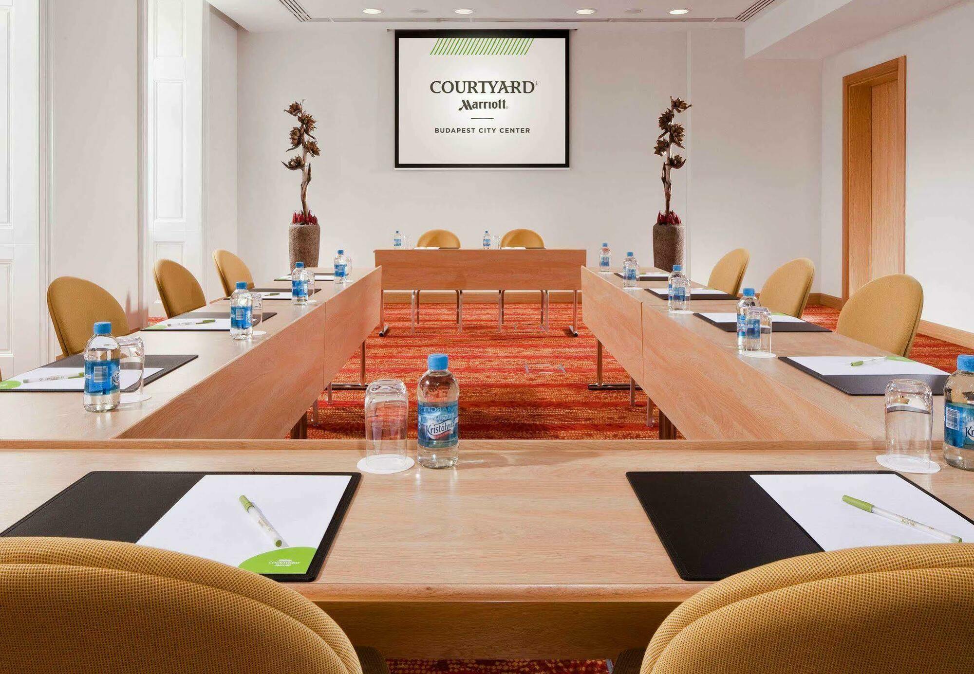 Courtyard By Marriott Center 4* Budapeste