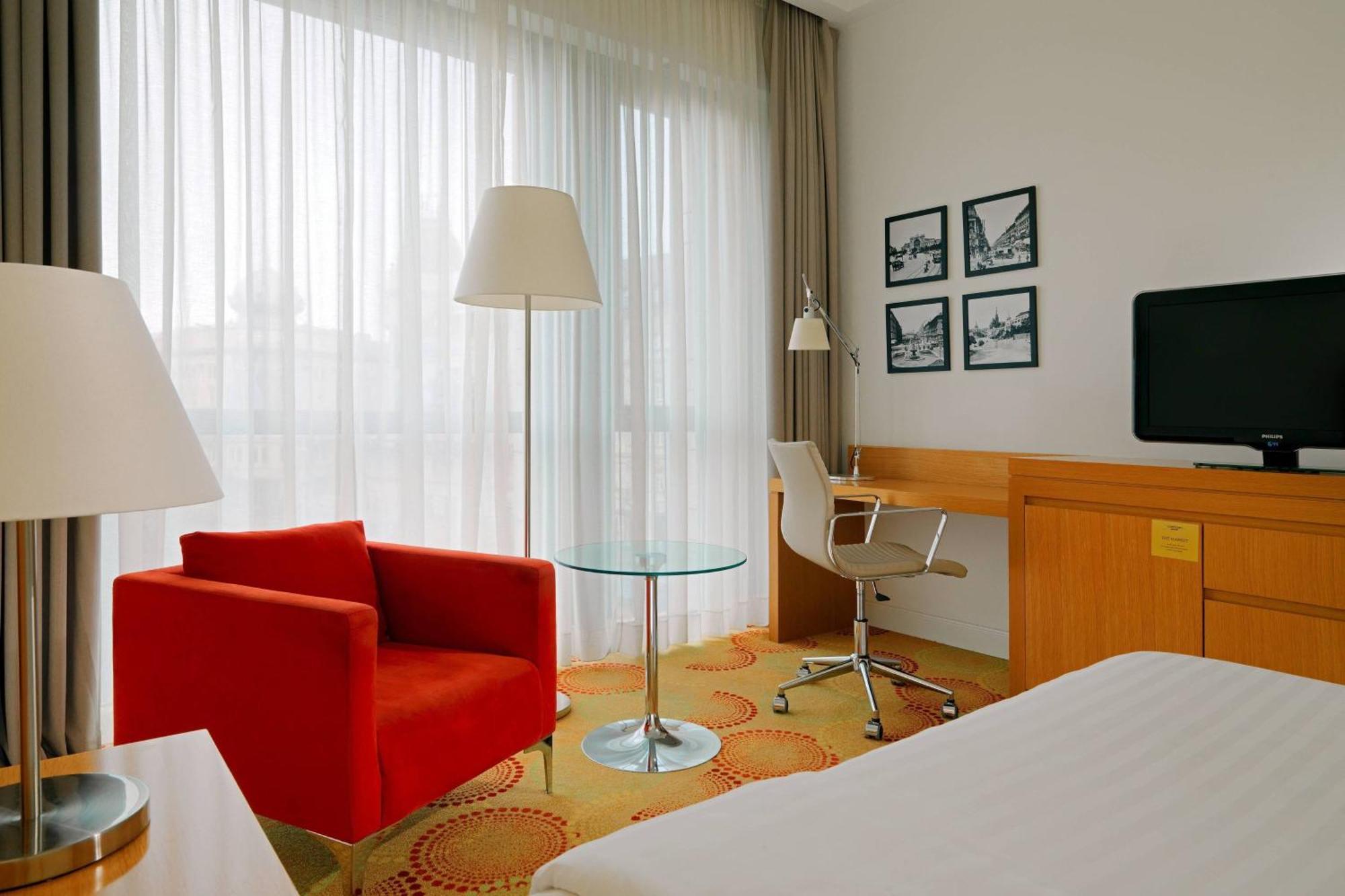 Courtyard By Marriott Center Szálloda