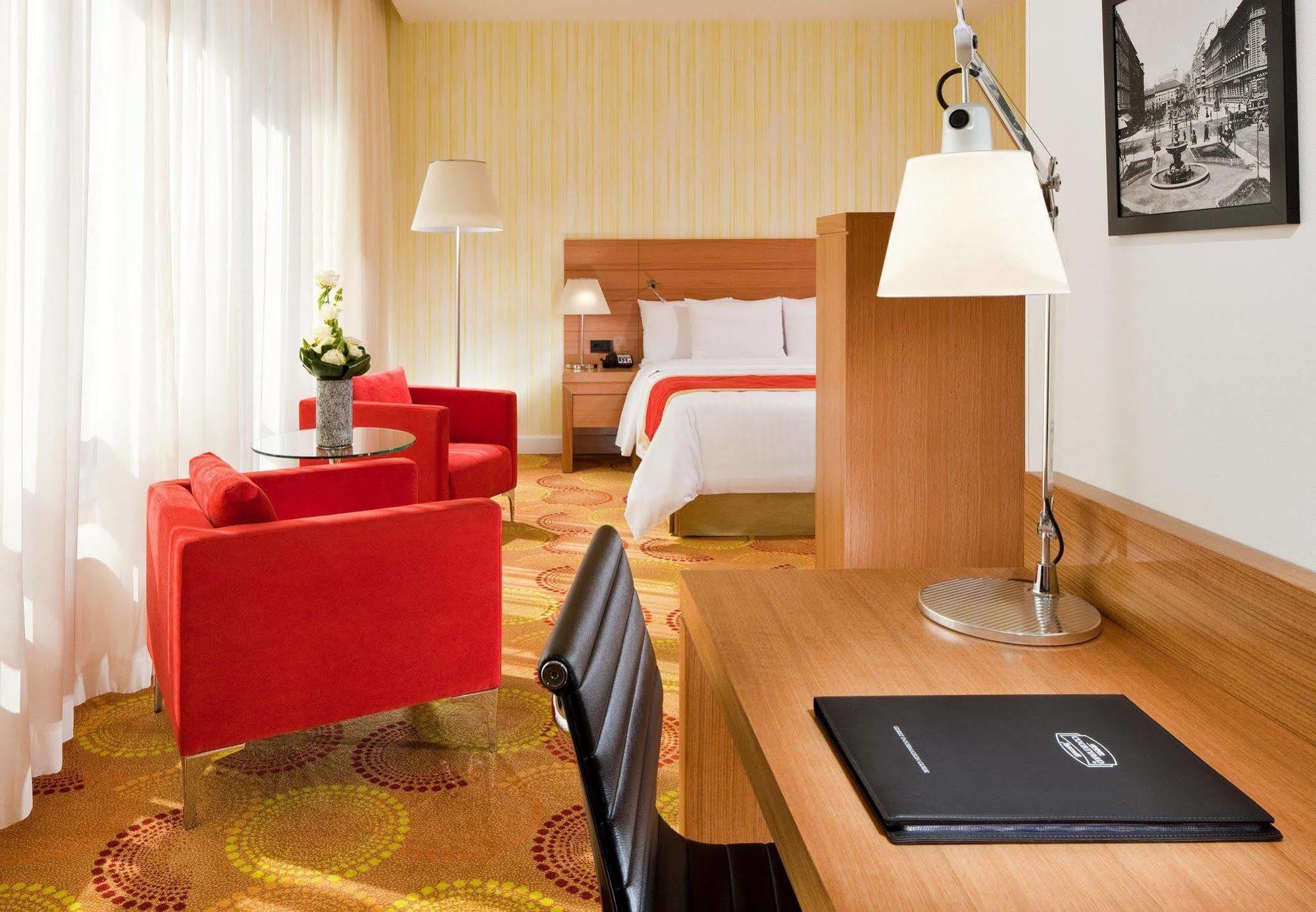 Courtyard By Marriott Center Szálloda